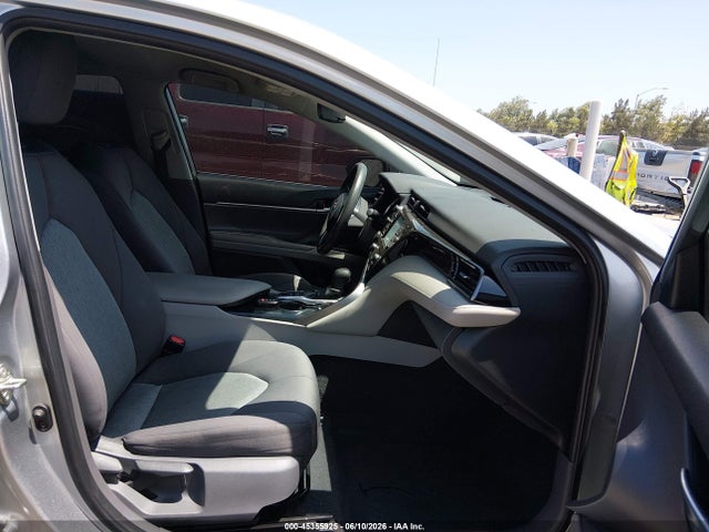 2020 Toyota CAMRY LE HYBRID photo 5