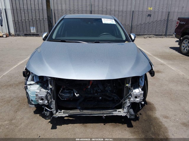 2020 Toyota CAMRY LE HYBRID photo 6