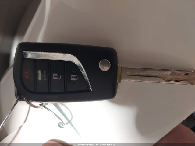 2019 TOYOTA CAMRY SE 11