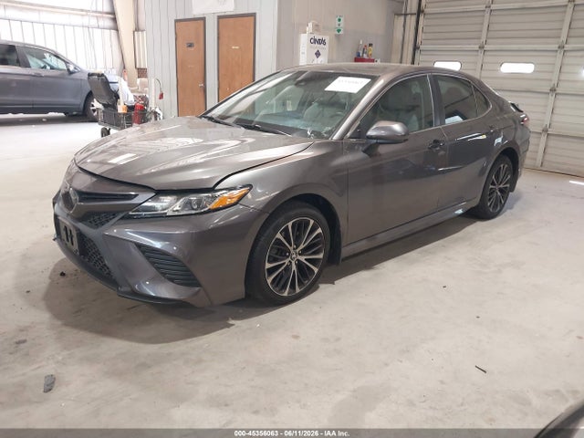 2019 TOYOTA CAMRY SE 2