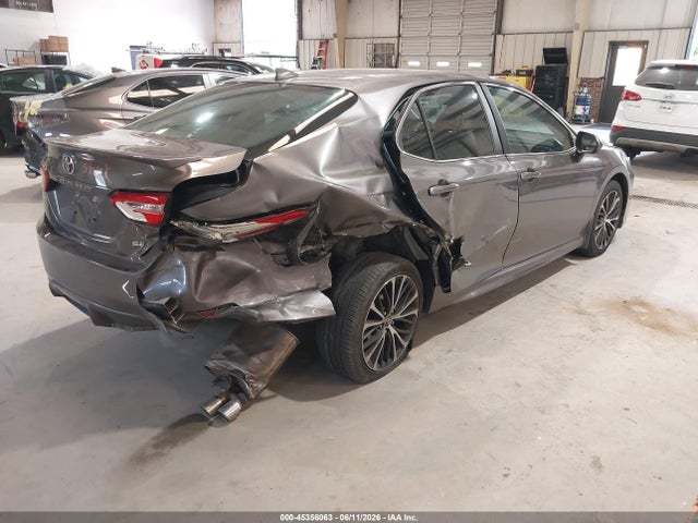 2019 TOYOTA CAMRY SE 4