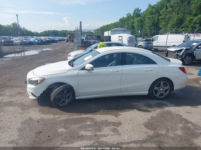 صورة 14 لـ 2014 Mercedes-BENZ CLA