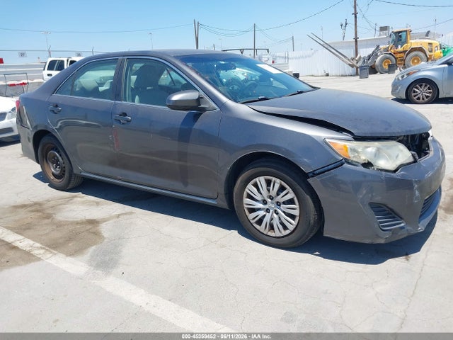 2012 Toyota CAMRY LE photo 1