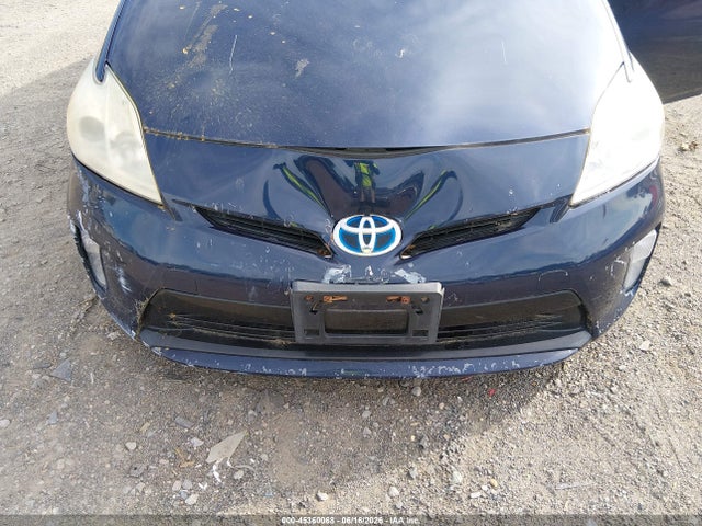 2013 Toyota PRIUS THREE photo 6