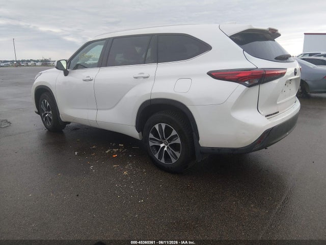 2021 TOYOTA HIGHLANDER XLE 3