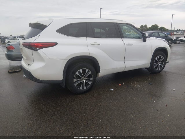 2021 TOYOTA HIGHLANDER XLE 4