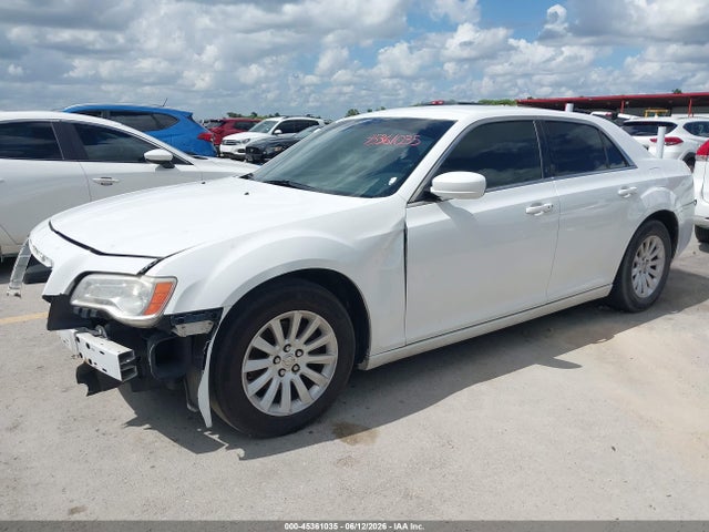 2013 Chrysler 300 MOTOWN — фото 2