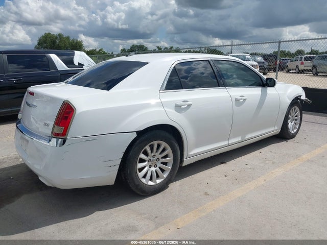 2013 Chrysler 300 MOTOWN — фото 4