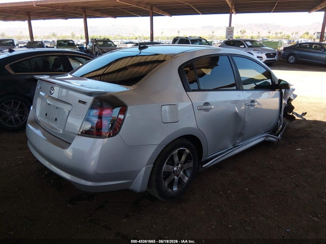 2012 Nissan SENTRA 2.0 SR 照片 4