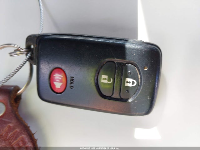 2013 Toyota PRIUS TWO — миниатюра 11