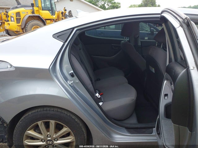 صورة 8 لـ 2015 Hyundai ELANTRA SE