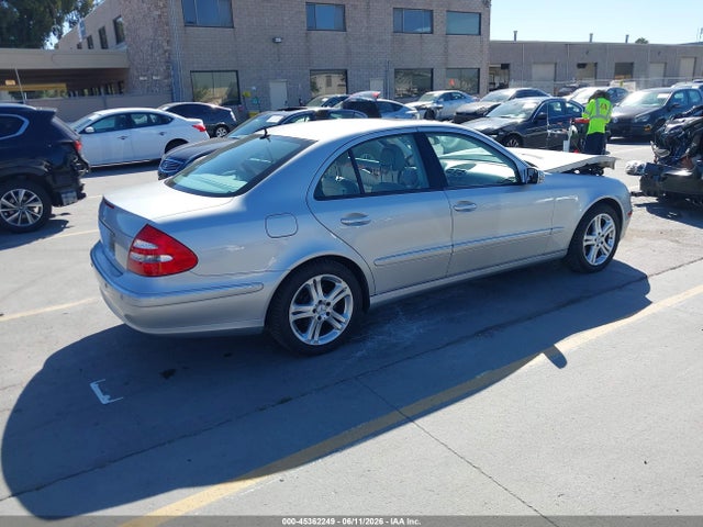 صورة 4 لـ 2004 Mercedes-BENZ E 500