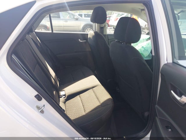 صورة 8 لـ 2023 KIA RIO S