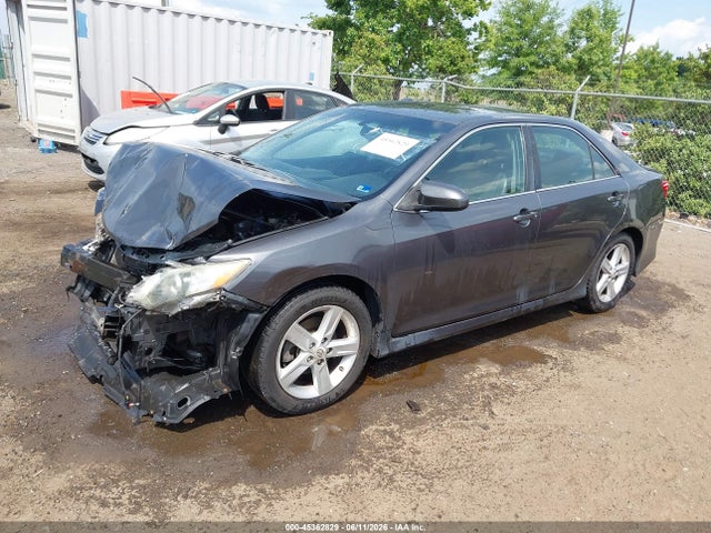 2012 Toyota CAMRY SE photo 2