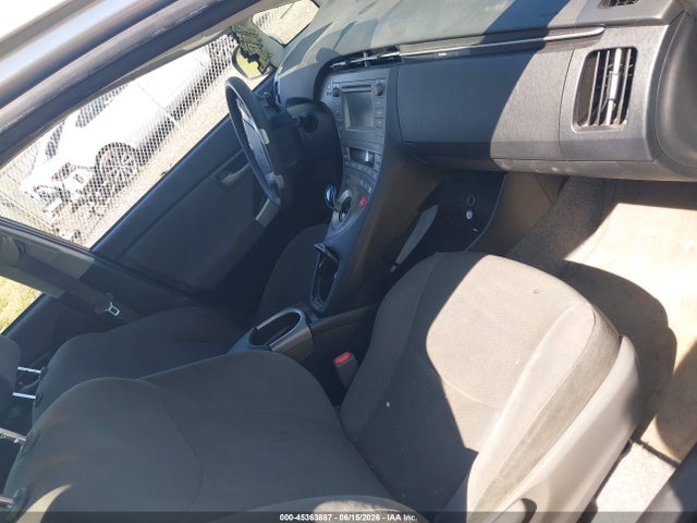 2015 Toyota PRIUS TWO photo 5