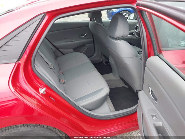 صورة 8 لـ 2021 Hyundai ELANTRA SE
