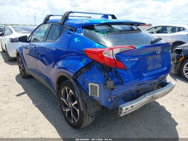 2022 TOYOTA C-HR XLE 3