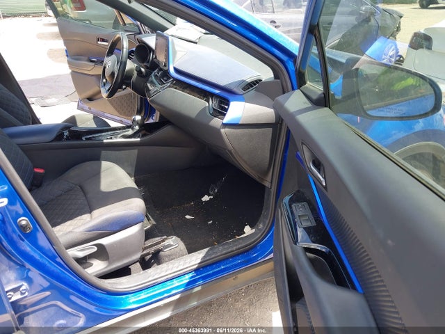 2022 TOYOTA C-HR XLE 5