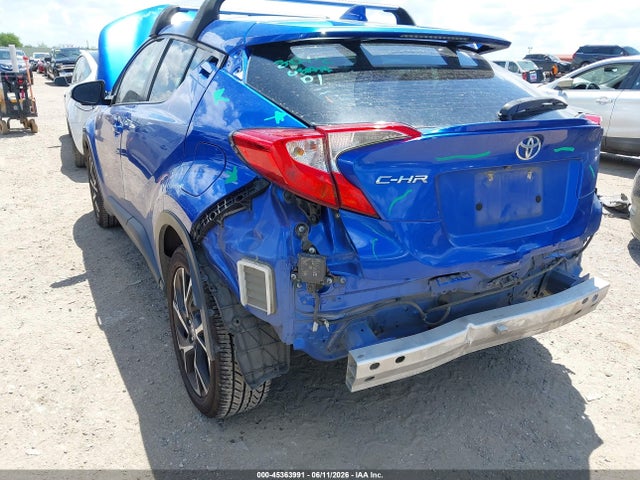 2022 TOYOTA C-HR XLE 6