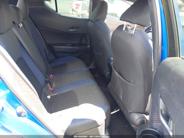 2022 TOYOTA C-HR XLE 8
