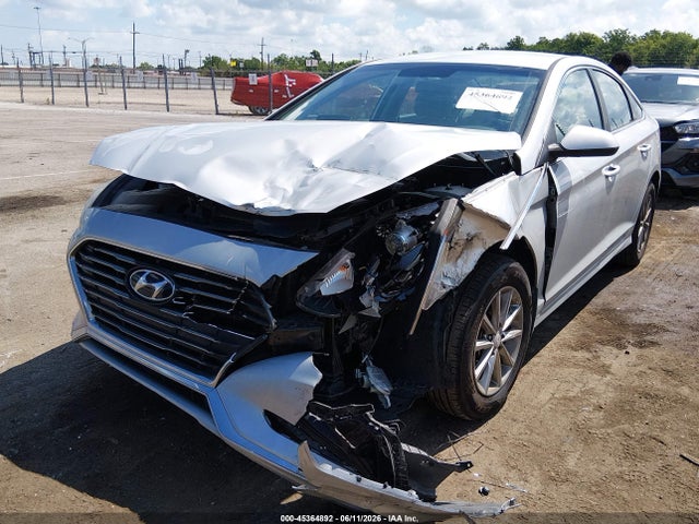 2019 Hyundai SONATA SE photo 2