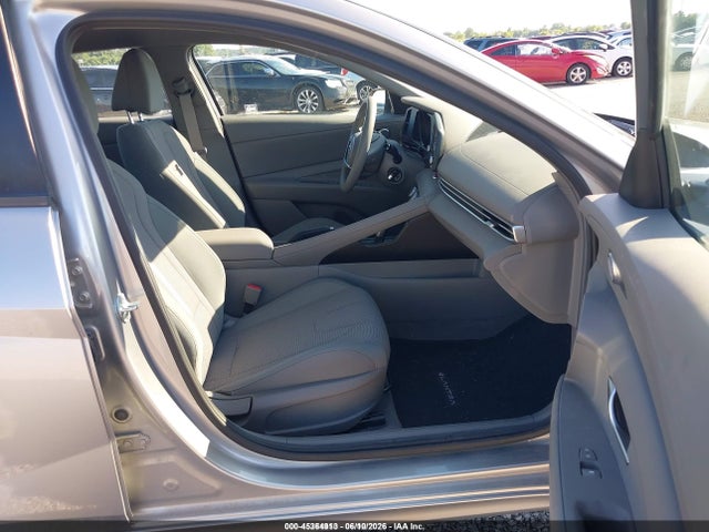 صورة 5 لـ 2021 Hyundai ELANTRA SE