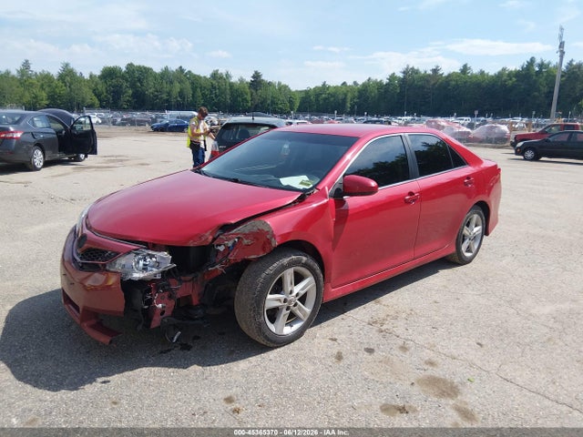 2012 Toyota CAMRY SE photo 2