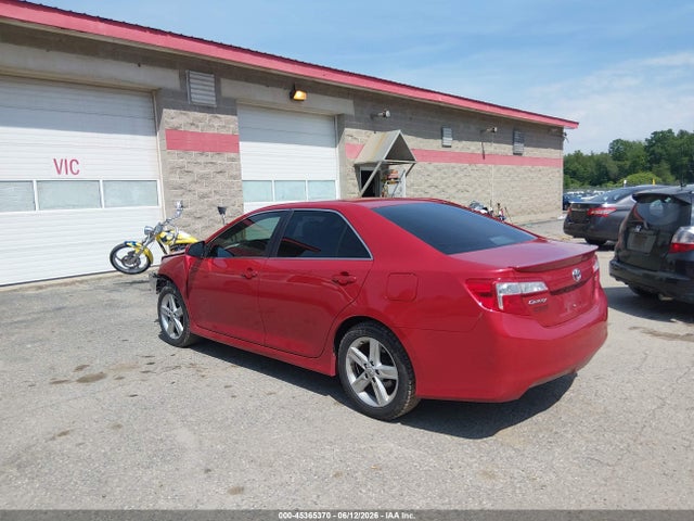 2012 Toyota CAMRY SE photo 3