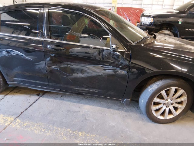 صورة 6 لـ 2014 Chrysler 200 TOURING