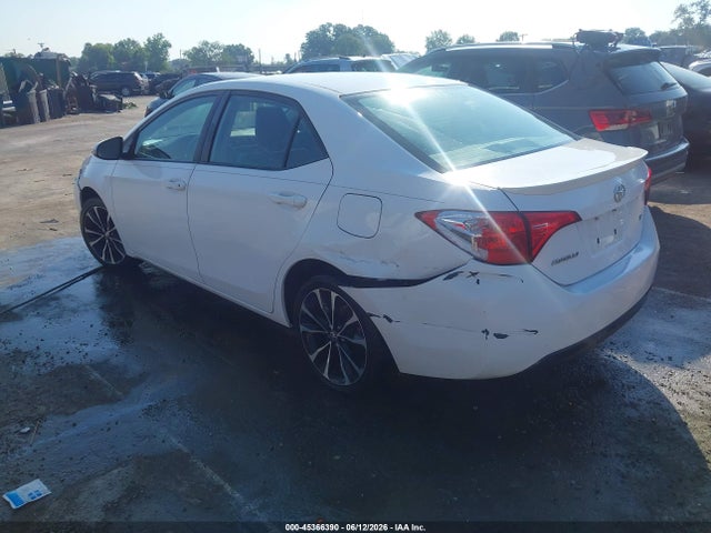 2017 Toyota COROLLA SE photo 3