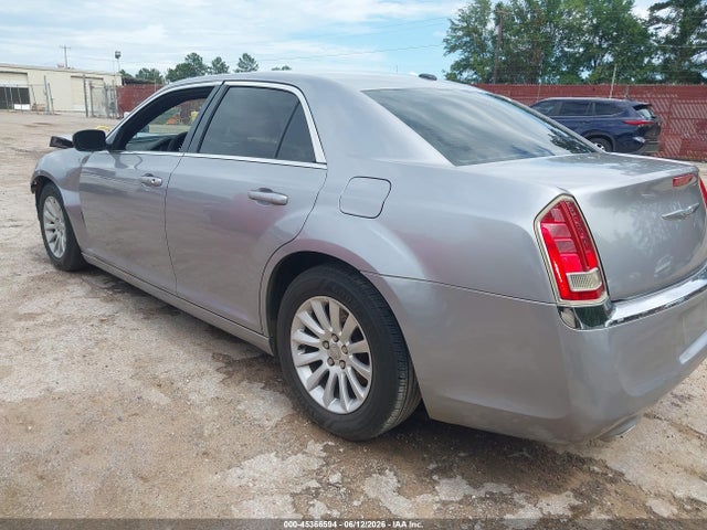 صورة 3 لـ 2013 Chrysler 300 MOTOWN