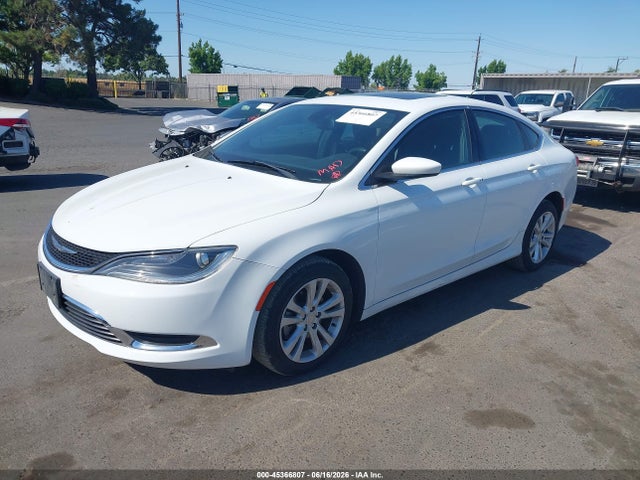 2015 Chrysler 200 LIMITED — фото 2