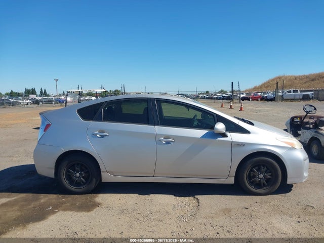 2013 Toyota PRIUS TWO — миниатюра 13