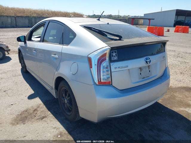 2013 Toyota PRIUS TWO photo 3