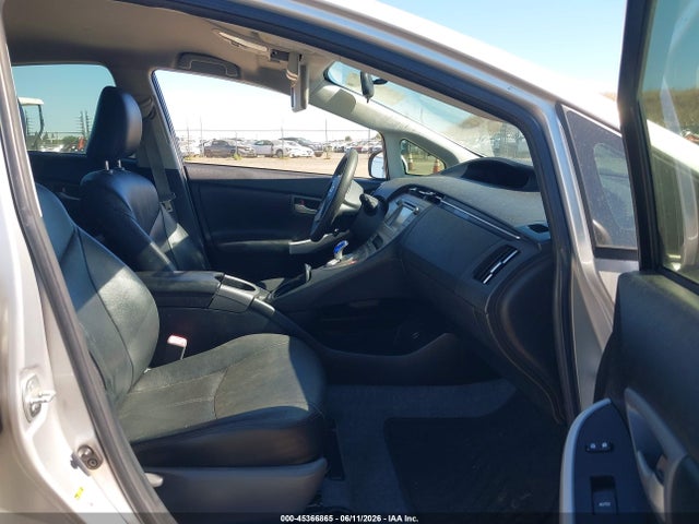 2013 Toyota PRIUS TWO photo 5