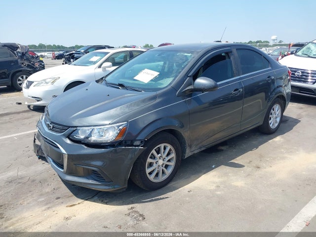 2017 Chevrolet SONIC LT AUTO 照片 2