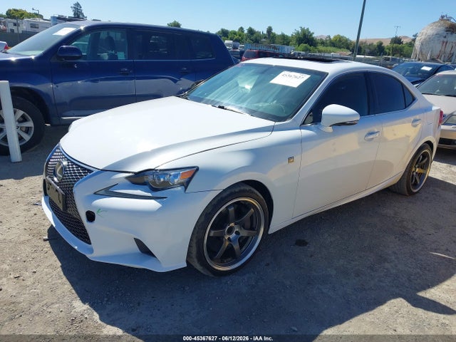 2016 Lexus IS 200T — фото 2