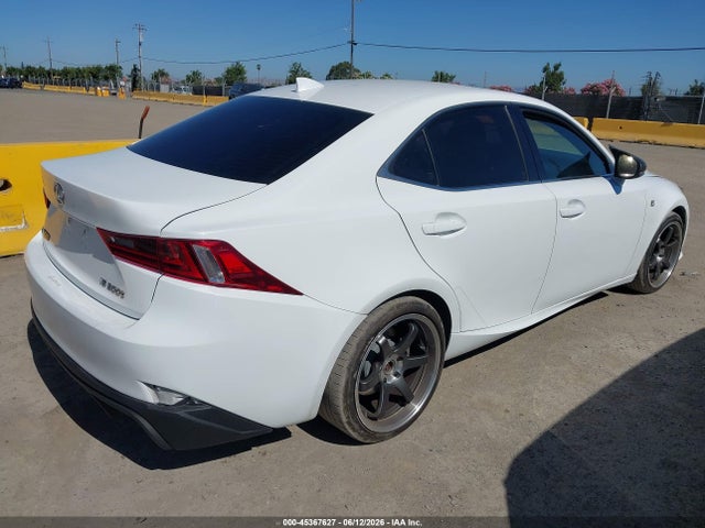 2016 Lexus IS 200T — фото 4