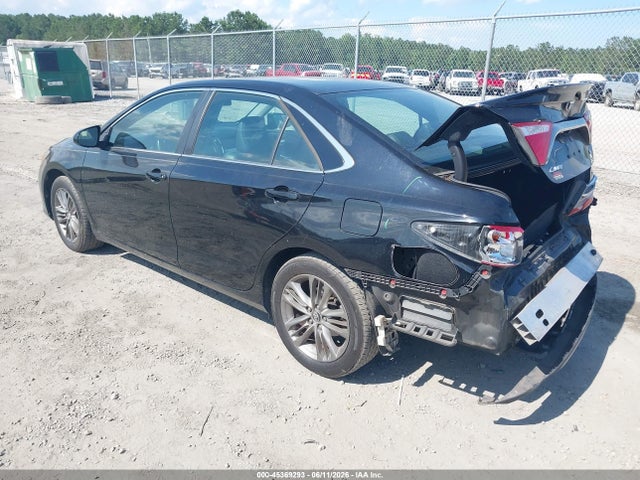 2017 Toyota CAMRY SE photo 3