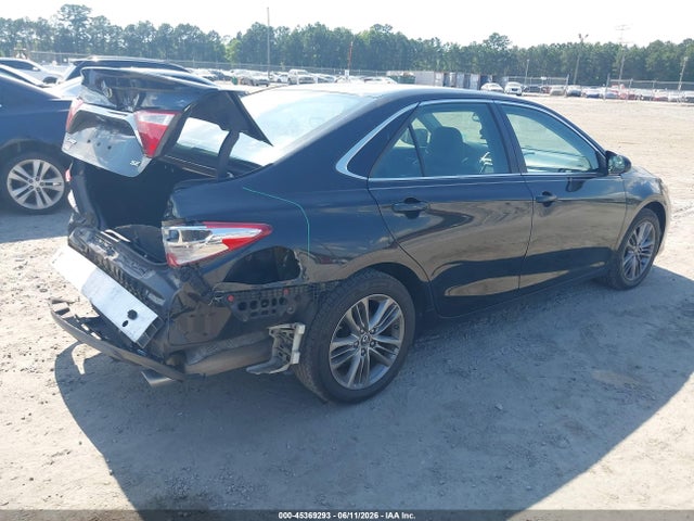 2017 Toyota CAMRY SE photo 4