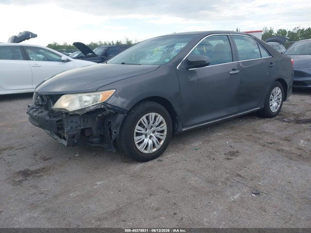 2014 Toyota CAMRY LE photo 2