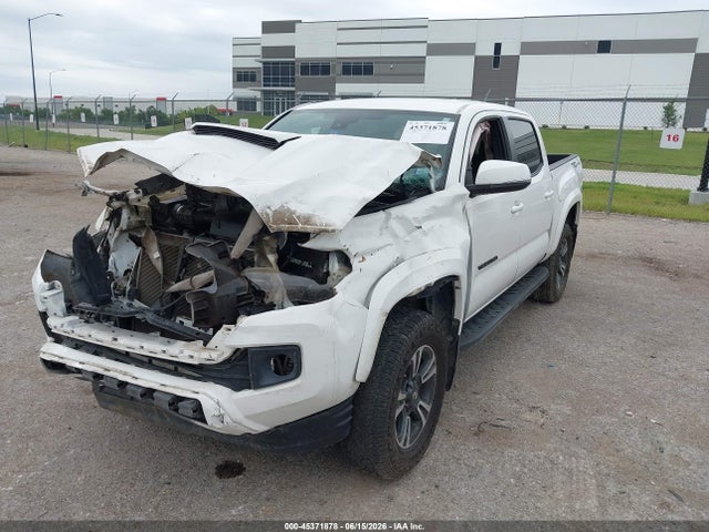 2019 Toyota TACOMA TRD SPORT photo 2