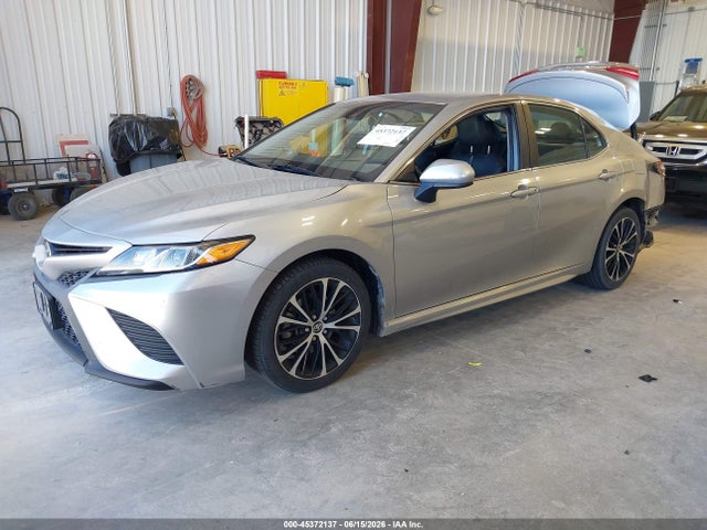 2019 Toyota CAMRY SE — фото 2