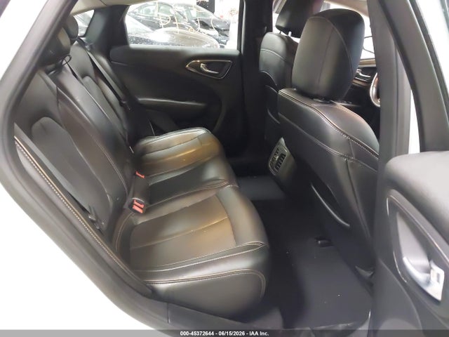 2015 Chrysler 200 C 照片 8