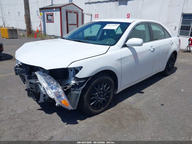 2011 Toyota CAMRY LE photo 2