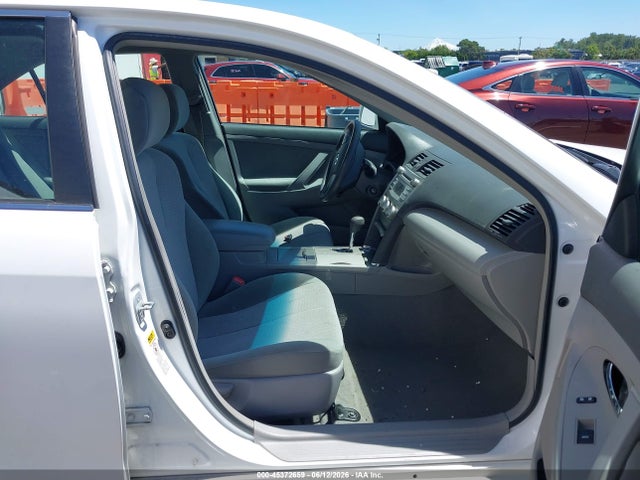 2011 Toyota CAMRY LE photo 5