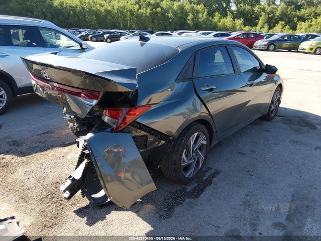 صورة 4 لـ 2025 Hyundai ELANTRA SEL SPORT
