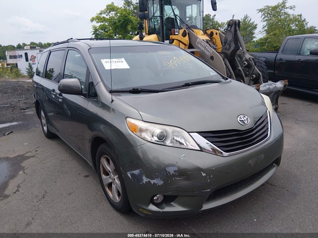 2013 TOYOTA SIENNA LE V6 8 PASSENGER