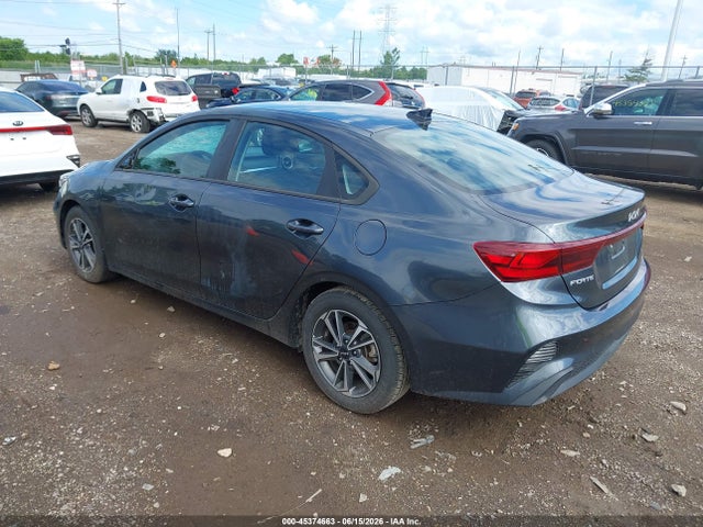 2023 KIA FORTE LXS photo 3