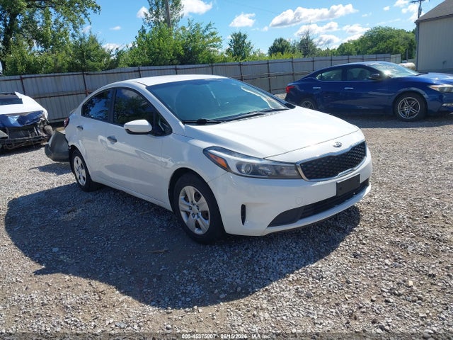2017 KIA FORTE LX photo 1
